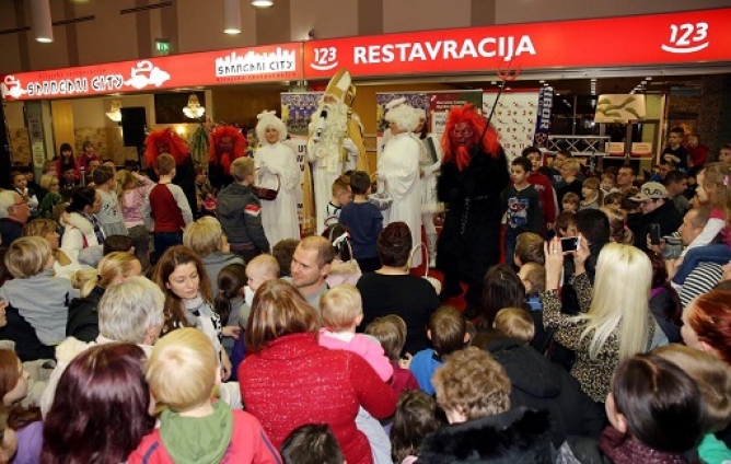 Miklavzevanje z nogometasi3